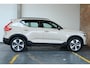 Volvo XC40 B4 Plus Dark | Trekhaak Semi-elektrisch | Adaptieve Cruise Control | Pilot Assist | Verwarmbare voorstoelen | Verwarmbaar stuurwiel | Blind Spot Information System | Verwarmbare voorruit | Parkeercamera | Parkeersensoren voor + achter |