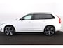 Volvo XC90 T8 Recharge AWD Ultimate Dark - Panorama/schuifdak - IntelliSafe Assist & Surround - 360º Camera - Bowers & Wilkins audio - Adaptieve LED koplampen - Verwarmde voorstoelen, stuur & achterbank - Parkeersensoren voor & achter - Elektr. bedienb. voorstoelen met geheugen - Geventileerde voorstoelen - Head up display - Draadloze tel. lader - Extra getint glas - Inklapbare trekhaak - 22' LMV