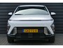 Hyundai Kona 1.6 GDI HEV Comfort Camera | Navigatie | Adaptieve Cruise | Carplay | Climate | 16" Lichtmetaal | All-Season | Achteruitrijcamera | Airco (automatisch) | Centrale deurvergrendeling met afstandsbediening
