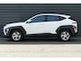 Hyundai Kona 1.6 GDI HEV Comfort Camera | Navigatie | Adaptieve Cruise | Carplay | Climate | 16" Lichtmetaal | All-Season | Achteruitrijcamera | Airco (automatisch) | Centrale deurvergrendeling met afstandsbediening