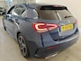 Mercedes-Benz A-klasse 180 Business Solution AMG 1e Eigenaar | Volledig Onderh | BTW | NAP | Widescreen | Stoelverwarming | Carplay | Camera | Sfeer | Navi | Climate | Keyless | Bots | PDC