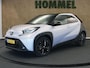 Toyota Aygo X 1.0 VVT-i MT JBL - ORIGINEEL NEDERLANDSE AUTO - AFKOMSTIG VAN 1E EIGENAAR - NAVIGATIE - JBL AUDIO - VOORSTOELEN VERWARMD - CAMERA - ADAPTIEVE CRUISE CONTROL - TWO TONE LAK - DONKER GETINTE RAMEN ACHTER - PARKEERSENSOREN VOOR/ ACHTER - MISTLAMPEN VOOR - CLIMATE CONTROL