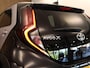 Toyota Aygo X 1.0 VVT-i MT JBL - ORIGINEEL NEDERLANDSE AUTO - AFKOMSTIG VAN 1E EIGENAAR - NAVIGATIE - JBL AUDIO - VOORSTOELEN VERWARMD - CAMERA - ADAPTIEVE CRUISE CONTROL - TWO TONE LAK - DONKER GETINTE RAMEN ACHTER - PARKEERSENSOREN VOOR/ ACHTER - MISTLAMPEN VOOR - CLIMATE CONTROL