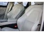 Volvo XC60 2.0 T8 Twin Engine AWD Inscription | Harman/Kardon | Power Seats | Stoelverwarming | BLIS | Volvo On Call | Sensoren voor + achter | 360 graden camera |