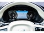 Volvo XC60 2.0 T8 Twin Engine AWD Inscription | Harman/Kardon | Power Seats | Stoelverwarming | BLIS | Volvo On Call | Sensoren voor + achter | 360 graden camera |