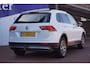 Volkswagen Tiguan 1.4 TSI Connected Series / Panorama / Stoelverwarm. / Navi / ACC / ECC /Elek-klep+trekhaak = PARELMOER WIT !!