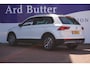 Volkswagen Tiguan 1.4 TSI Connected Series / Panorama / Stoelverwarm. / Navi / ACC / ECC /Elek-klep+trekhaak = PARELMOER WIT !!