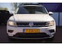 Volkswagen Tiguan 1.4 TSI Connected Series / Panorama / Stoelverwarm. / Navi / ACC / ECC /Elek-klep+trekhaak = PARELMOER WIT !!