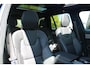 Volvo XC90 T8 Plug-in hybrid AWD Ultra Dark | 22" Velgen | Gelaagde Ruiten Rondom | Panoramisch Schuif-/Kanteldak | Wegklapbare Trekhaak | Luchtvering | Verwarmbare voorstoelen met massagefunctie en ventilatie | Bowers & Wilkins High End Audio | Head-up display | 360 Camera |