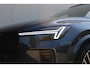 Volvo XC90 T8 Plug-in hybrid AWD Ultra Dark | 22" Velgen | Gelaagde Ruiten Rondom | Panoramisch Schuif-/Kanteldak | Wegklapbare Trekhaak | Luchtvering | Verwarmbare voorstoelen met massagefunctie en ventilatie | Bowers & Wilkins High End Audio | Head-up display | 360 Camera |