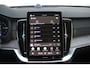 Volvo XC90 T8 Plug-in hybrid AWD Ultra Dark | 22" Velgen | Gelaagde Ruiten Rondom | Panoramisch Schuif-/Kanteldak | Wegklapbare Trekhaak | Luchtvering | Verwarmbare voorstoelen met massagefunctie en ventilatie | Bowers & Wilkins High End Audio | Head-up display | 360 Camera |