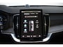 Volvo XC90 T8 Plug-in hybrid AWD Ultra Dark | 22" Velgen | Gelaagde Ruiten Rondom | Panoramisch Schuif-/Kanteldak | Wegklapbare Trekhaak | Luchtvering | Verwarmbare voorstoelen met massagefunctie en ventilatie | Bowers & Wilkins High End Audio | Head-up display | 360 Camera |