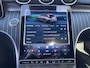Mercedes-Benz C-klasse Estate 300 e Star Edition AMG Line 18"/Panoramadak/Trekhaak/Stuur + stoelverwarming/Adaptieve cruise/Dodehoek/Sfeerverlichting premium/Elektrische klep/Apple Carplay & Android Auto