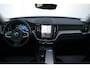 Volvo XC60 T6 Plug-in hybrid AWD Plus Dark | Panoramisch Schuif-/Kanteldak | Adaptive Cruise & Pilot Assist | Verwarmbare voorstoelen + achterbank | 360 Camera | Apple carplay/Android auto | Verwarmbaar stuurwiel | Wegklapbare Trekhaak |