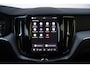 Volvo XC60 T6 Plug-in hybrid AWD Plus Dark | Panoramisch Schuif-/Kanteldak | Adaptive Cruise & Pilot Assist | Verwarmbare voorstoelen + achterbank | 360 Camera | Apple carplay/Android auto | Verwarmbaar stuurwiel | Wegklapbare Trekhaak |