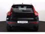 Volvo XC40 B3 Plus Black Edition - Panorama/schuifdak - IntelliSafe Assist & Surround - 360º Camera - Harman/Kardon audio - Verwarmde voorstoelen & stuur - Parkeersensoren voor & achter - Elektr. bedienb. voorstoelen met geheugen links - Draadloze tel. lader - Extra getint glas - 20' LMV