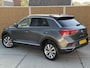 Volkswagen T-Roc 1.0 TSI Style Navigatiesysteem | Achteruitrijcamera | 17 inch velgen | Climate control | Cruise control adaptief | Afwijkende dakkleur | DAB ontvanger | Apple Carplay/Android Auto | Getint glas | Parkeersensoren voor en achter