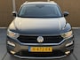 Volkswagen T-Roc 1.0 TSI Style Navigatiesysteem | Achteruitrijcamera | 17 inch velgen | Climate control | Cruise control adaptief | Afwijkende dakkleur | DAB ontvanger | Apple Carplay/Android Auto | Getint glas | Parkeersensoren voor en achter