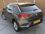 Volkswagen T-Roc 1.0 TSI Style Navigatiesysteem | Achteruitrijcamera | 17 inch velgen | Climate control | Cruise control adaptief | Afwijkende dakkleur | DAB ontvanger | Apple Carplay/Android Auto | Getint glas | Parkeersensoren voor en achter