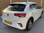 Volkswagen T-Roc 1.5 TSI R-Line Business+ Automaat | Stoelverwarming | Climate control | Cruise control adaptief | Virtual cockpit | LED koplampen | Apple CarPlay/Android Auto | Parkeersensoren voor en achter | Achteruitrijcamera