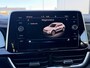 Volkswagen T-Roc 1.5 TSI R-Line Business+ Automaat | Stoelverwarming | Climate control | Cruise control adaptief | Virtual cockpit | LED koplampen | Apple CarPlay/Android Auto | Parkeersensoren voor en achter | Achteruitrijcamera