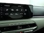 Kia EV4 Fastback GT-PlusLine 81.4 kWh - Stoelverwarming/ventilatie - Glazen Schuif-/kanteldak - Elektrisch verstelbare voorstoelen - Dodehoekcamera - Head-up display  - Fabrieksgarantie tot 09-2032
