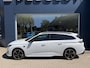 Peugeot e-308 SW GT EV 54 kWh | Nieuwe Auto | Tot 8 jaar Garantie | Tot 420 Km WLTP | Alcantara Executive Pack | 360 Graden Camera | Navigatie | Stoelverwarming & Massage | Warmtepomp | Draadloze Telefoonlader | Keyless Entry | Elektrische Kofferklep | 18" Lichtmetalen Velgen | Climate Control | Adaptieve Cruise Control met Drive Assist | Full LED Verlichting |