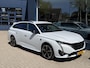 Peugeot e-308 SW GT EV 54 kWh | Nieuwe Auto | Tot 8 jaar Garantie | Tot 420 Km WLTP | Alcantara Executive Pack | 360 Graden Camera | Navigatie | Stoelverwarming & Massage | Warmtepomp | Draadloze Telefoonlader | Keyless Entry | Elektrische Kofferklep | 18" Lichtmetalen Velgen | Climate Control | Adaptieve Cruise Control met Drive Assist | Full LED Verlichting |