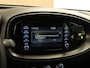 Toyota Aygo X 1.0 VVT-i MT Play - ORIGINEEL NEDERLANDSE AUTO - TREKHAAK ( UITSLUITEND VOOR FIETSEN TE VERVOEREN ) APPLE CARPLAY/ ANDROID AUTO - AIRCO - ADAPTIEVE CRUISE CONTROL - GOODYEAR 4 SEIZOENEN BANDEN - CAMERA - LICHTSENSOR