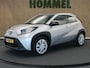Toyota Aygo X 1.0 VVT-i MT Play - ORIGINEEL NEDERLANDSE AUTO - TREKHAAK ( UITSLUITEND VOOR FIETSEN TE VERVOEREN ) APPLE CARPLAY/ ANDROID AUTO - AIRCO - ADAPTIEVE CRUISE CONTROL - GOODYEAR 4 SEIZOENEN BANDEN - CAMERA - LICHTSENSOR