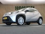 Toyota Aygo X 1.0 VVT-i MT Play - ORIGINEEL NEDERLANDSE AUTO - TREKHAAK ( UITSLUITEND VOOR FIETSEN TE VERVOEREN ) APPLE CARPLAY/ ANDROID AUTO - AIRCO - ADAPTIEVE CRUISE CONTROL - GOODYEAR 4 SEIZOENEN BANDEN - CAMERA - LICHTSENSOR