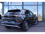 Volkswagen T-Roc Life First Edition | 'App-Connect' draadloze smartphone integratie | Automatische afstandsregeling (Adaptive Cruise Control) | Buitenspiegels elektrisch instel-, verwarm- en inklapbaar