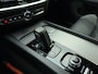 Volvo V60 B3 R-Design | Schuif/Kantel dak | Memory seats | Trekhaak | Stoel/stuur verwarming | Harmon Kardon audio |