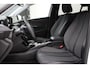 Peugeot e-2008 EV Allure Pack 50 kWh | Stoelverwarming | Navigatie | climate & cruise control | apple carplay/android auto | keyless start