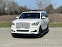 Lincoln Navigator Black Label op Grijs kenteken.