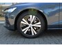 Volvo V60 B3 Essential Edition | Apple carplay/Android auto | Keyless start | Draadloze telefoonlader | Cruise control | 17 inch lichtmetalen velgen |
