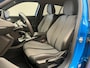 Peugeot 2008 1.2 PureTech 100 Allure Camera | Stoelverwarming | Navigatie | Carplay | Digitaal Dashboard | 17" Lichtmetaal | Leder/Stof | Achteruitrij camera | Airco (automatisch) | Cruise control