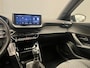 Peugeot 2008 1.2 PureTech 100 Allure Camera | Stoelverwarming | Navigatie | Carplay | Digitaal Dashboard | 17" Lichtmetaal | Leder/Stof | Achteruitrij camera | Airco (automatisch) | Cruise control