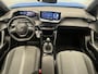 Peugeot 2008 1.2 PureTech 100 Allure Camera | Stoelverwarming | Navigatie | Carplay | Digitaal Dashboard | 17" Lichtmetaal | Leder/Stof | Achteruitrij camera | Airco (automatisch) | Cruise control