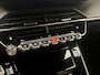 Peugeot 2008 1.2 PureTech 100 Allure Camera | Stoelverwarming | Navigatie | Carplay | Digitaal Dashboard | 17" Lichtmetaal | Leder/Stof | Achteruitrij camera | Airco (automatisch) | Cruise control