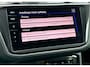 Volkswagen Tiguan 1.4 TSI eHybrid R-Line Pano HUD Black edition Camera Stoel+Stuurverwarming Dodehoekdetectie Lane assist Trekhaak