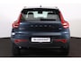 Volvo XC40 B4 Plus Dark - IntelliSafe Assist & Surround - Harman/Kardon audio - Parkeercamera achter - Verwarmde voorstoelen & stuur - Parkeersensoren voor & achter - Elektr. bedienb. voorstoelen met geheugen links - Draadloze tel. lader - Inklapbare trekhaak - 19' LMV