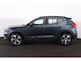 Volvo XC40 B4 Plus Dark - IntelliSafe Assist & Surround - Harman/Kardon audio - Parkeercamera achter - Verwarmde voorstoelen & stuur - Parkeersensoren voor & achter - Elektr. bedienb. voorstoelen met geheugen links - Draadloze tel. lader - Inklapbare trekhaak - 19' LMV