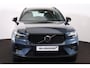 Volvo XC40 B4 Plus Dark - IntelliSafe Assist & Surround - Harman/Kardon audio - Parkeercamera achter - Verwarmde voorstoelen & stuur - Parkeersensoren voor & achter - Elektr. bedienb. voorstoelen met geheugen links - Draadloze tel. lader - Inklapbare trekhaak - 19' LMV