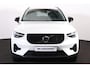 Volvo XC40 B3 Plus Dark - IntelliSafe Assist & Surround - 360º Camera - Harman/Kardon audio - Verwarmde voorstoelen & stuur - Parkeersensoren voor & achter - Elektr. bedienb. voorstoelen met geheugen links - Draadloze tel. lader - Standkachel - Extra getint glas - 18' LMV