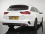 Kia Ceed Sportswagon 1.5 T-GDi GT-Line - Panoramadak - Navigatie - Camera - 17 inch LM velgen - LED koplampen - Fabrieksgarantie tot 01-2032