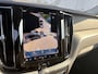 Volvo XC60 2.0 T8 Plug-in Hybrid AWD Plus Bright | Panoramadak | Harman Kardon Audio | Lichtmetalen Velgen 20 inch | 360 Graden Camera | LED Koplampen Adaptief | Elektrisch Verstelbare Voorstoelen | Apple Carplay | Android Auto | Stoelverwarming voor en achter
