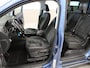 Volkswagen Caddy 1.4 TSI Highline Automaat Trekhaak afn. Leer/Alcantara App connect Camera Adaptieve Cruise control Xenon 2x Schuifdeur Extra getint glas Parkeerhulp Navigatie Sportvelgen Boekjes aanwezig Zeer nette staat