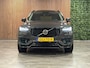 Volvo XC90 T8 AWD Recharge Ultra Dark | Vol! | Bowers & Wilkins | Luchtvering | Stoelventilatie | Trekhaak | 360 Camera | Head-Up Display | Stoelmassage | 455pk | Adaptieve Cruise Control | Stoelverwarming voor+achter | Stuurwielverwarming | Schuifdak | 21 Inch | Full LED  Meesturende koplampen | Pilot Assist | BLIS Dode Hoek Detectie | Alcantara hemelbekleding | Lederen handgrepen en zonnekleppen | Elektrische voorstoelen geheugen | Nappa Lederen bekleding | Zitting verlenging voorstoelen | Lederen Dashboard | Google Infotainment | Keyless Drive | Parkeersensoren voor+achter | Privacy Glass | Elektrisch bedienbare achterklep | Geïntegreerde zongordijnen achterportieren | Geïntegreerd kinderzitje achterin | Verlichte instaplijsten | 7-Persoons | 4-Zone Climate Control | DAB Radio | Apple Carplay/Android Auto | Alarm Klasse III | Draadloos telefoon opladen | Volvo On Call met mobiele App functie | Platinum Grey Metallic |