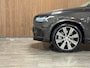 Volvo XC90 T8 AWD Recharge Ultra Dark | Vol! | Bowers & Wilkins | Luchtvering | Stoelventilatie | Trekhaak | 360 Camera | Head-Up Display | Stoelmassage | 455pk | Adaptieve Cruise Control | Stoelverwarming voor+achter | Stuurwielverwarming | Schuifdak | 21 Inch | Full LED  Meesturende koplampen | Pilot Assist | BLIS Dode Hoek Detectie | Alcantara hemelbekleding | Lederen handgrepen en zonnekleppen | Elektrische voorstoelen geheugen | Nappa Lederen bekleding | Zitting verlenging voorstoelen | Lederen Dashboard | Google Infotainment | Keyless Drive | Parkeersensoren voor+achter | Privacy Glass | Elektrisch bedienbare achterklep | Geïntegreerde zongordijnen achterportieren | Geïntegreerd kinderzitje achterin | Verlichte instaplijsten | 7-Persoons | 4-Zone Climate Control | DAB Radio | Apple Carplay/Android Auto | Alarm Klasse III | Draadloos telefoon opladen | Volvo On Call met mobiele App functie | Platinum Grey Metallic |